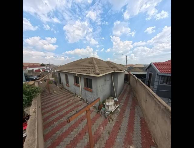 3 BEDROOM HOUSE FOR SALE IN CLAYVILLE